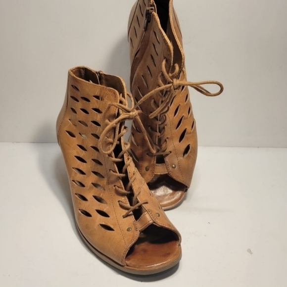 Paul Green Bali Brown Bootie Block Heel Lace Up Cut Out Detail US 9/UK 6.5 - Picture 3 of 10